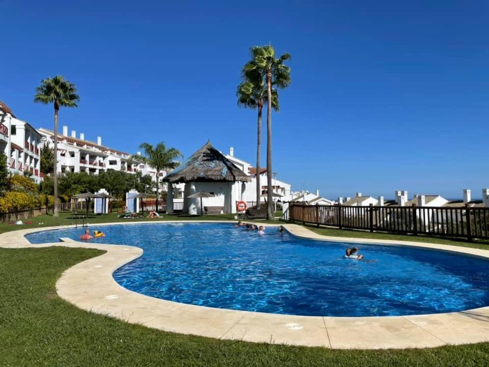 Apartment Alcaidesa Luaran gambar